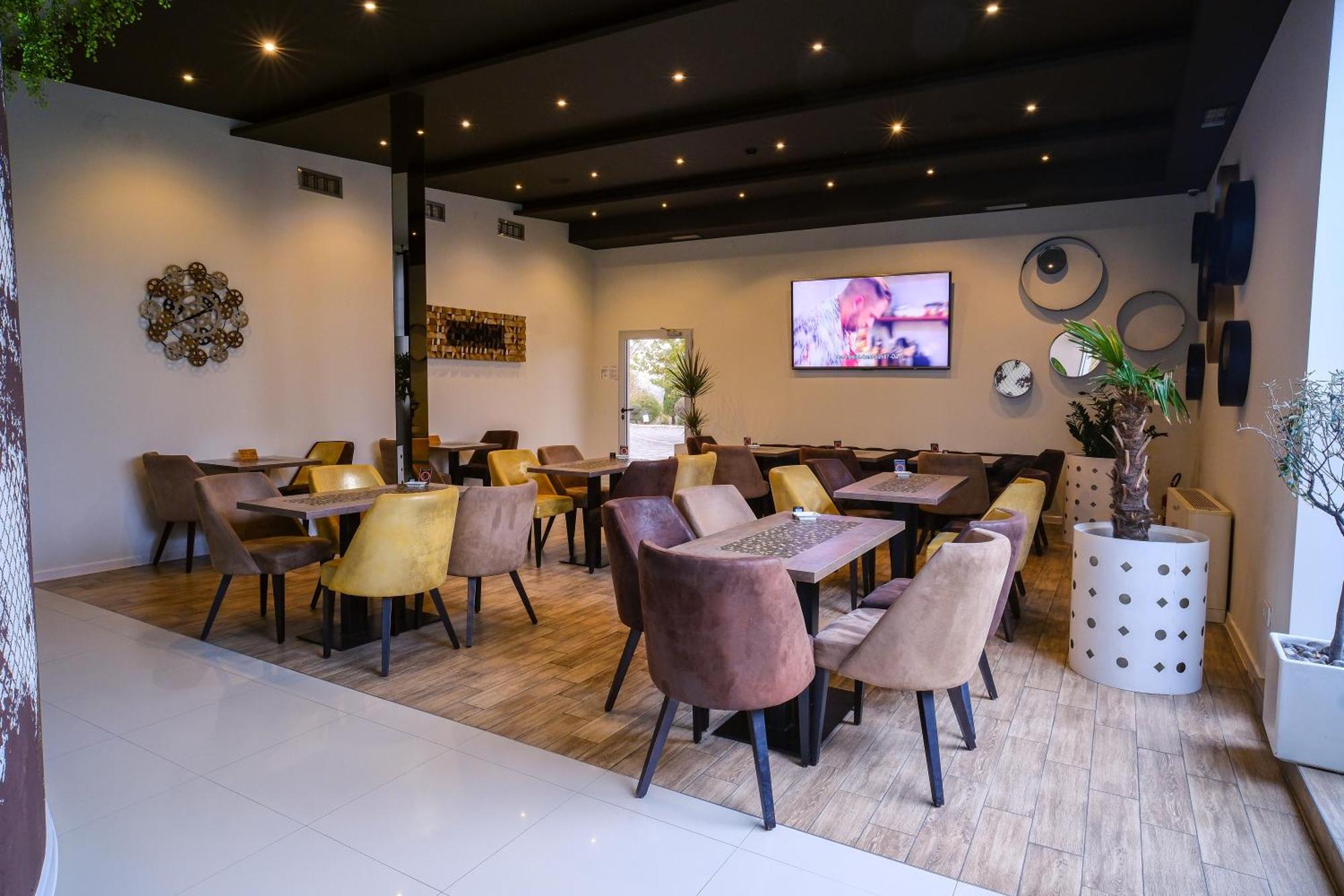 Hotel Crystal Light Ni 외부 사진