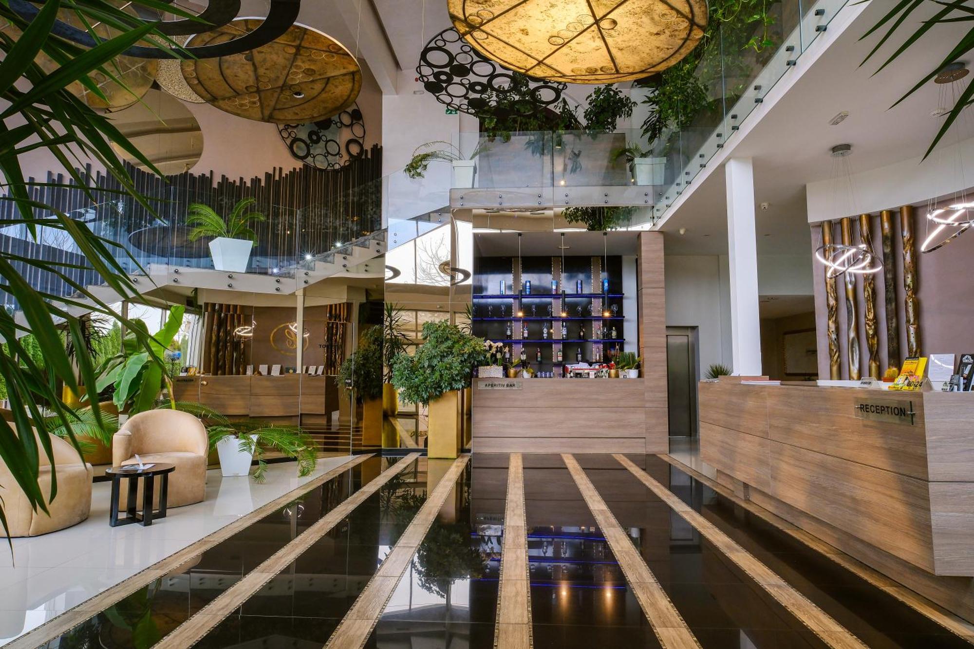 Hotel Crystal Light Ni 외부 사진