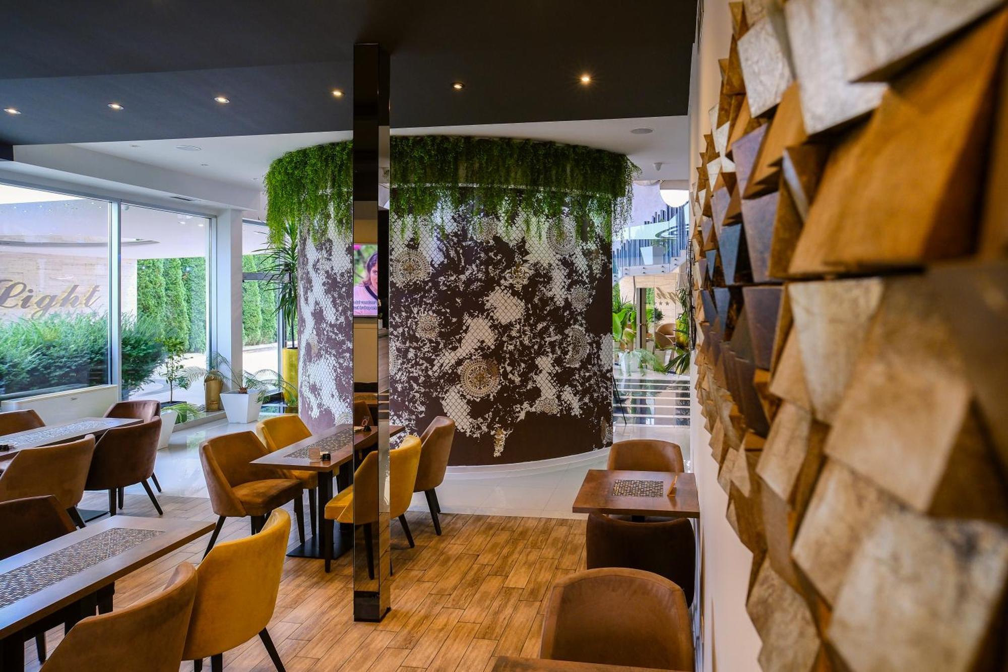 Hotel Crystal Light Ni 외부 사진