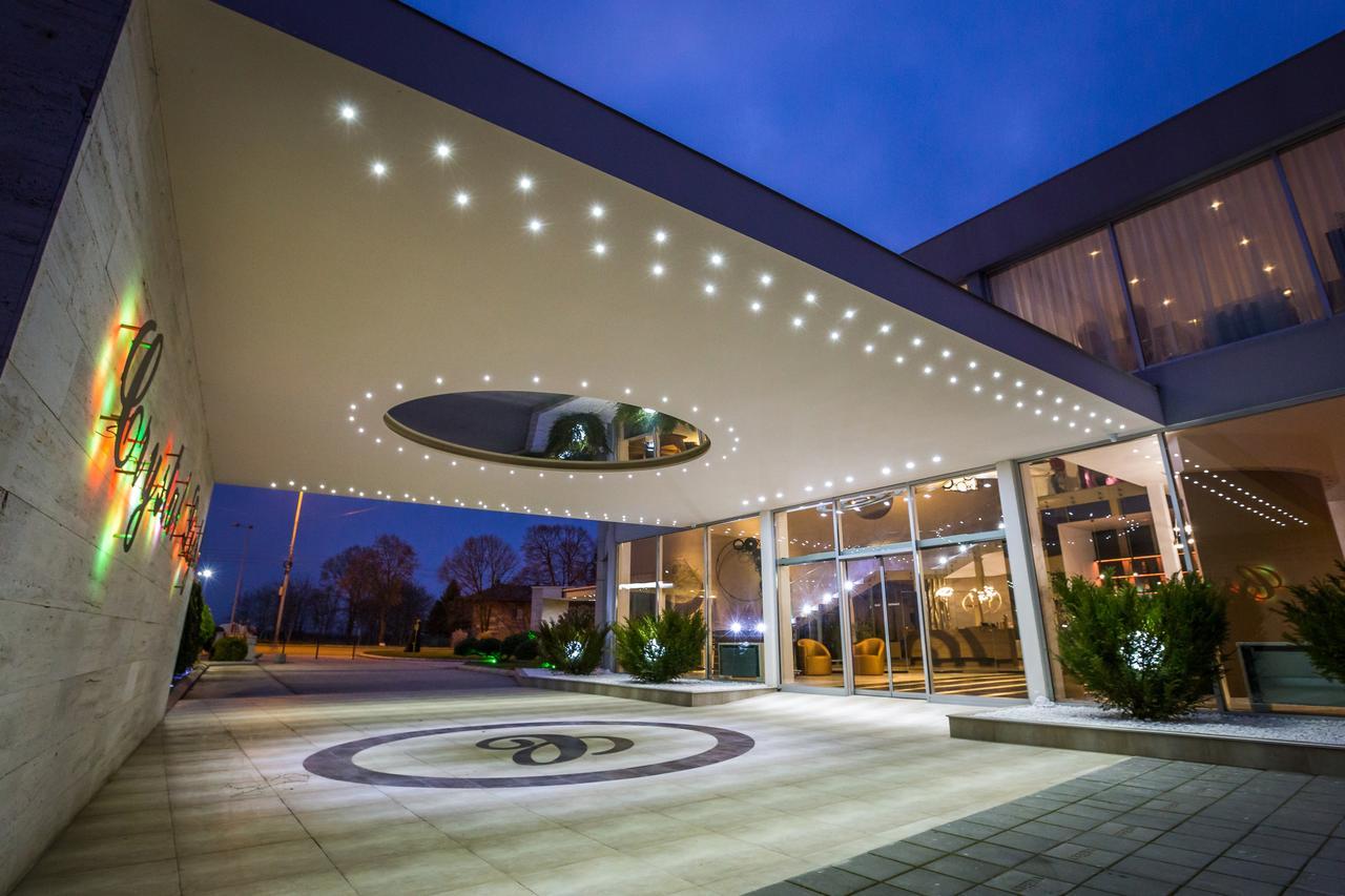 Hotel Crystal Light Ni 외부 사진