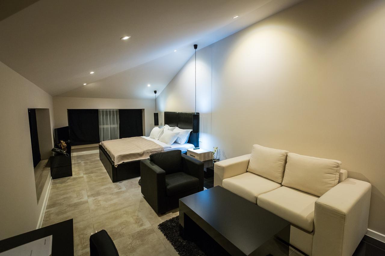 Hotel Crystal Light Ni 외부 사진